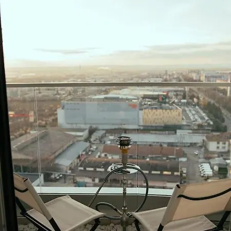 Luxury In Central Park With Amazing View + Private Parking Space *