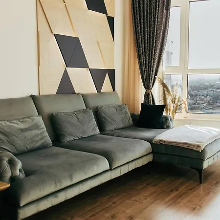Luxury In Central Park With Amazing View + Private Parking Space *