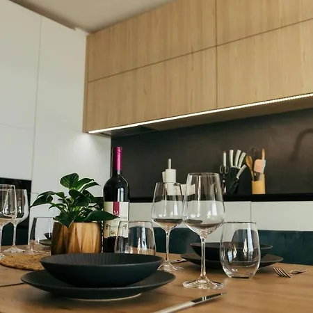 Luxury In Central Park With Amazing View + Private Parking Space